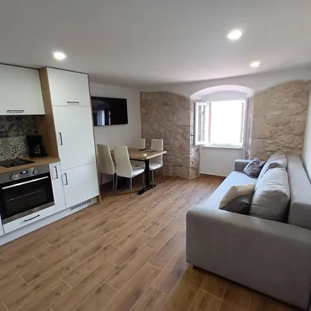 Triton In The Old Part Of * 바슈카