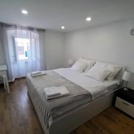 Triton In The Old Part Of 바슈카