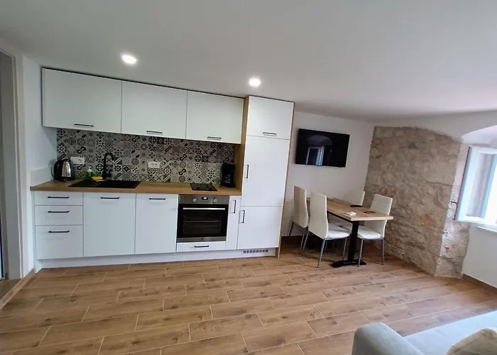 Apartament Triton In The Old Part Of *